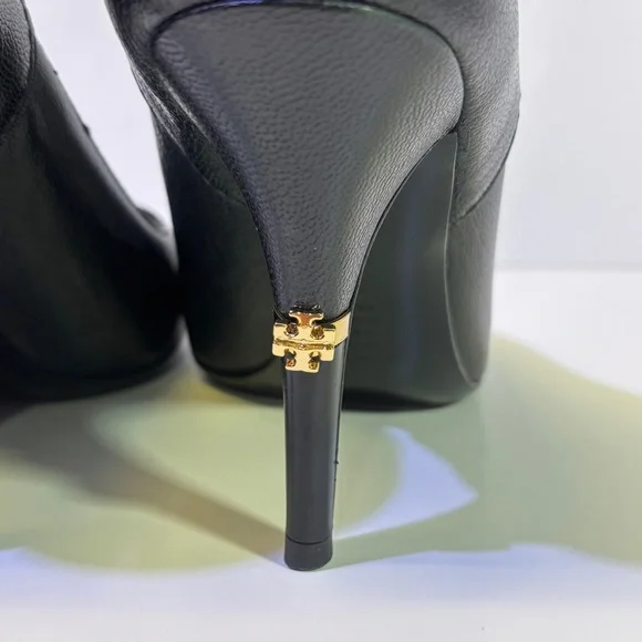 Tory Burch - Sleek Black Stiletto Heels with Pointed Toe - 9 - Picture 6 of 13